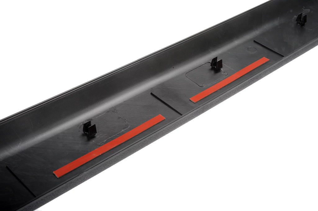 Dorman 926-912 Driver Side Left Bed Rail Cover 8 Foot Bed for Specific Chevrolet / GMC Models, Black Fits select: 2002-2006 CHEVROLET SILVERADO, 2002-2006 GMC NEW SIERRA